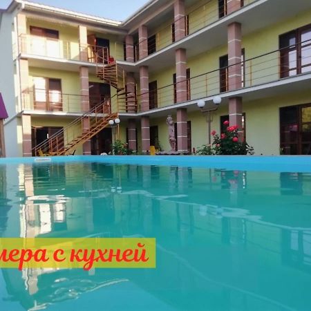 Solnechnaia Dacha Aparthotel Zatoka Luaran gambar